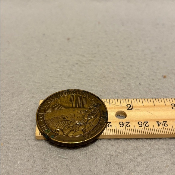 North American Fishing Club Collectors Medallion SmallMouth Bass Coin Series 1 - Picture 3 of 3